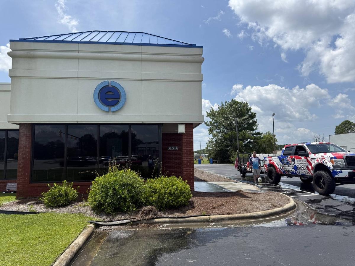 Commercial building pressure washing service for Jacksonville businesses