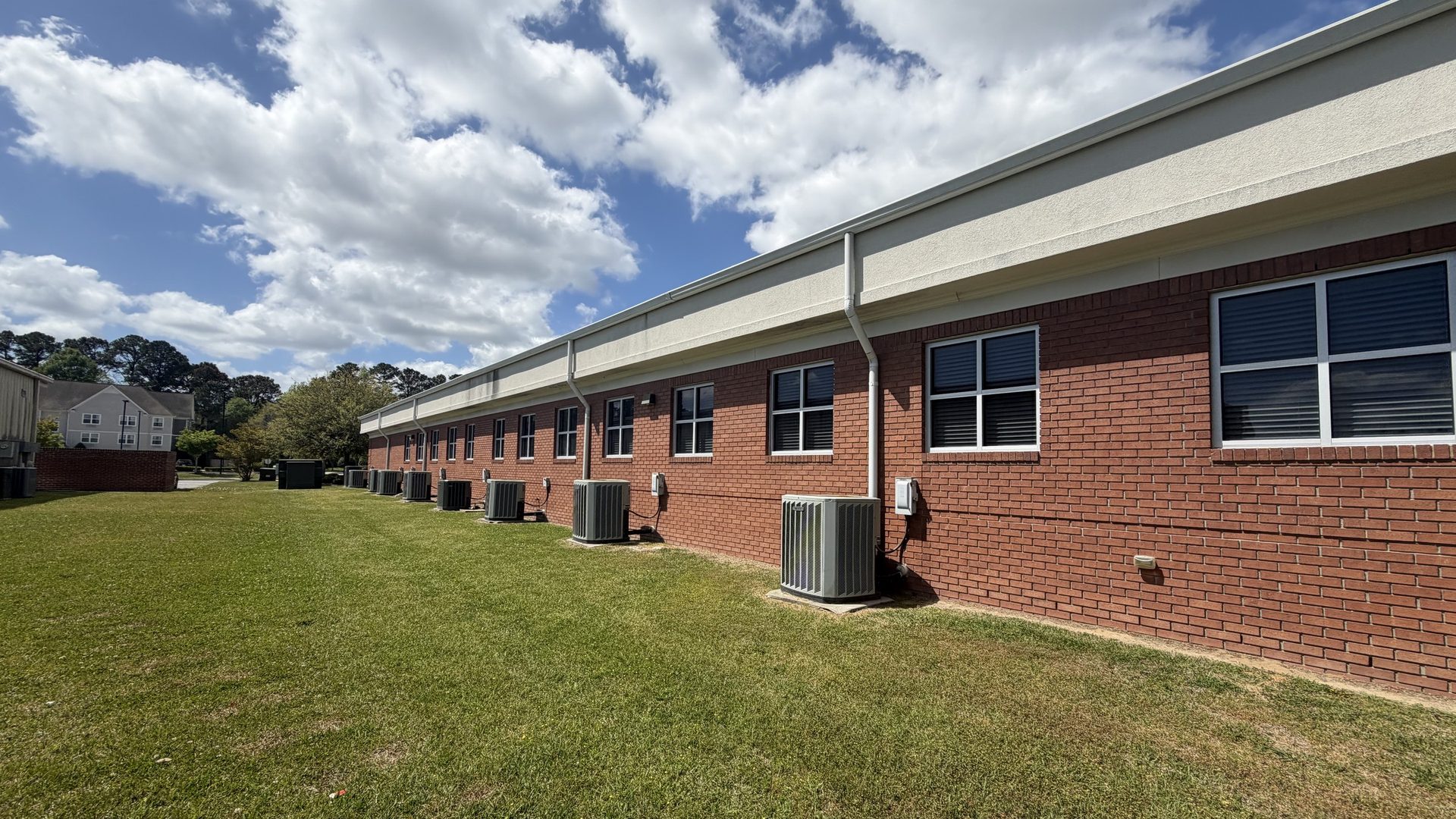 Apartment complex cleaning in Jacksonville, NC