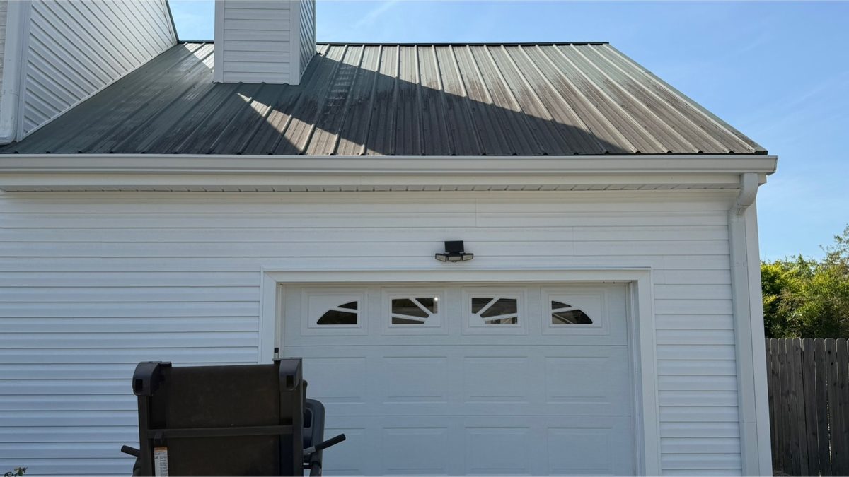 Garage elevation and siding before cleaning
